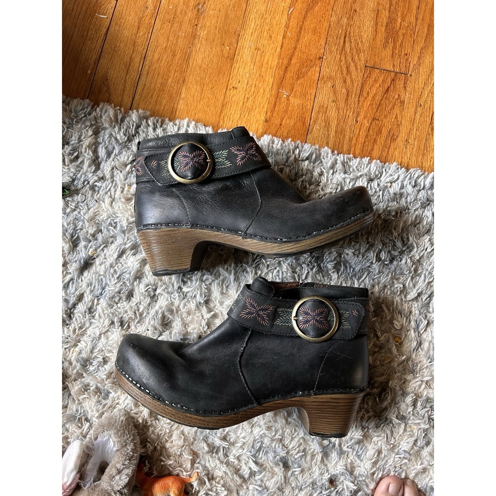 Dansko Maria Ankle Clog Boots Black Leather Embroidered Strap EU 39 US 8.5 - Picture 5 of 8
